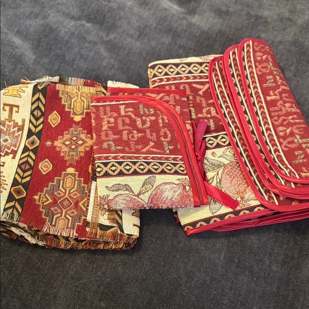 Armenian set of 6 mini napkins, 6 big napkins, bottle case and tablecloth runner